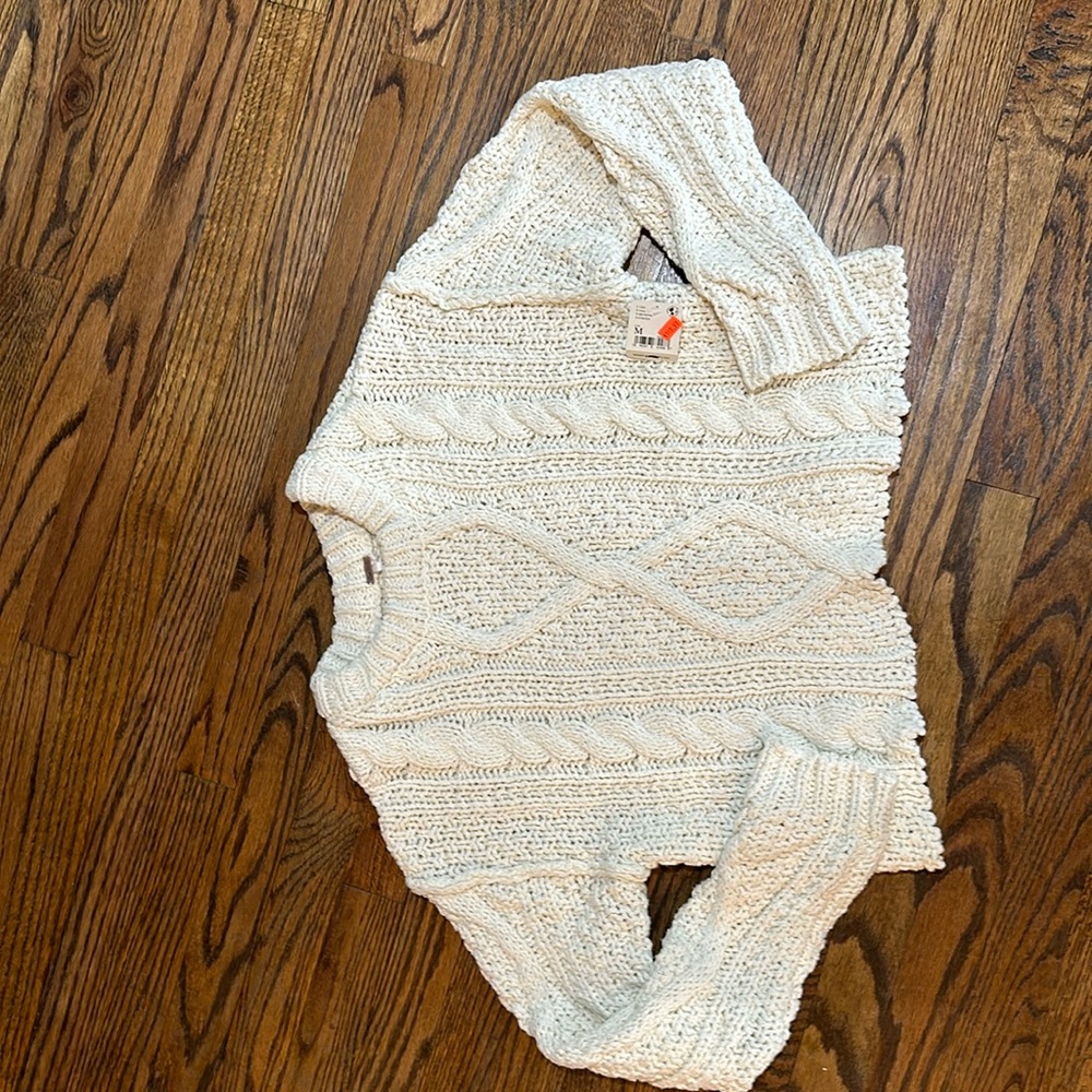 Free People ivory cropped cable sweater